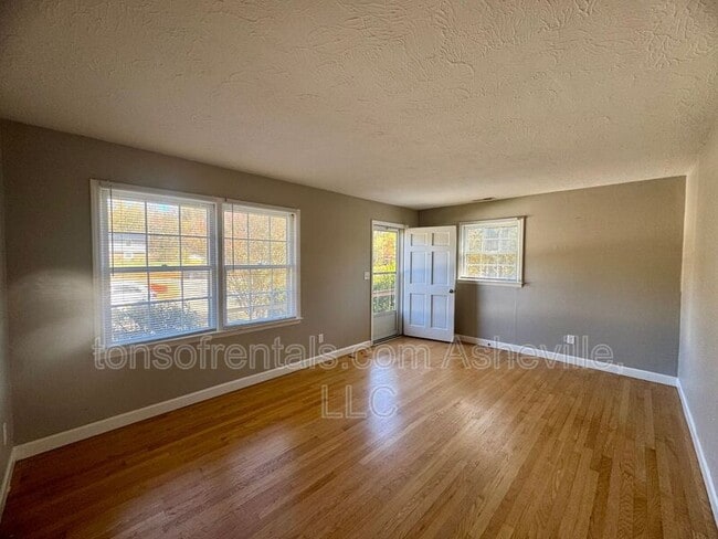 1614 Brevard Rd in Hendersonville, NC - Building Photo - Building Photo