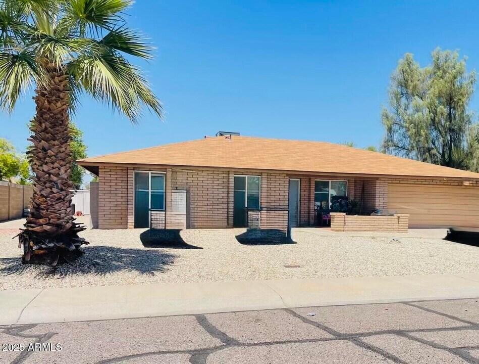13410 North 47th Pl in Phoenix, AZ - Building Photo