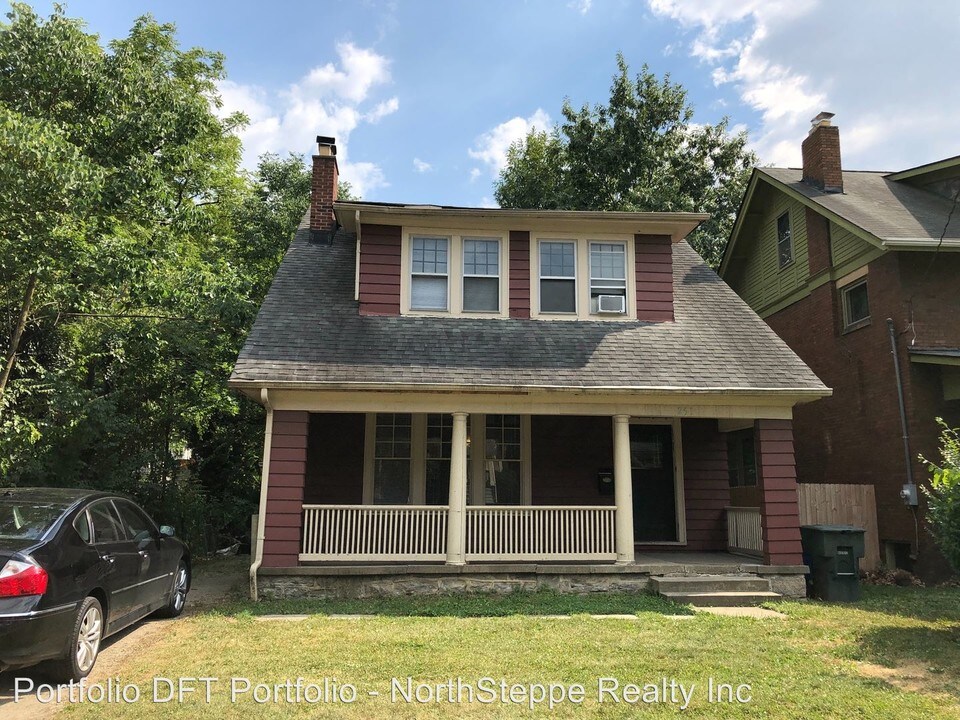 251 E Lane Ave in Columbus, OH - Building Photo