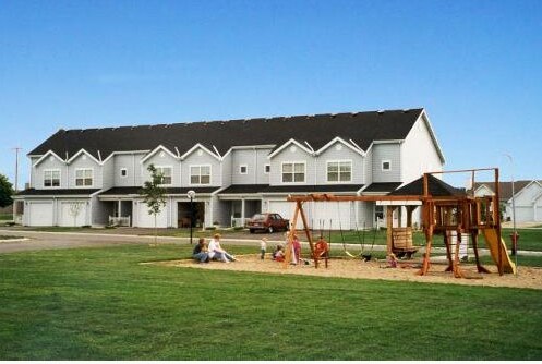 Cedar Run Townhomes in Owatonna, MN - Foto de edificio - Other