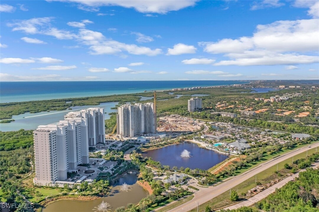 13915 Old Coast Rd in Naples, FL - Building Photo