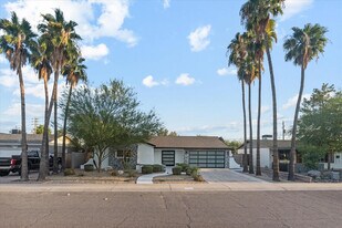 8525 E Clarendon Ave in Scottsdale, AZ - Building Photo