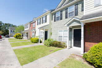 304 Bridgewood Dr in Jacksonville, NC - Building Photo - Building Photo
