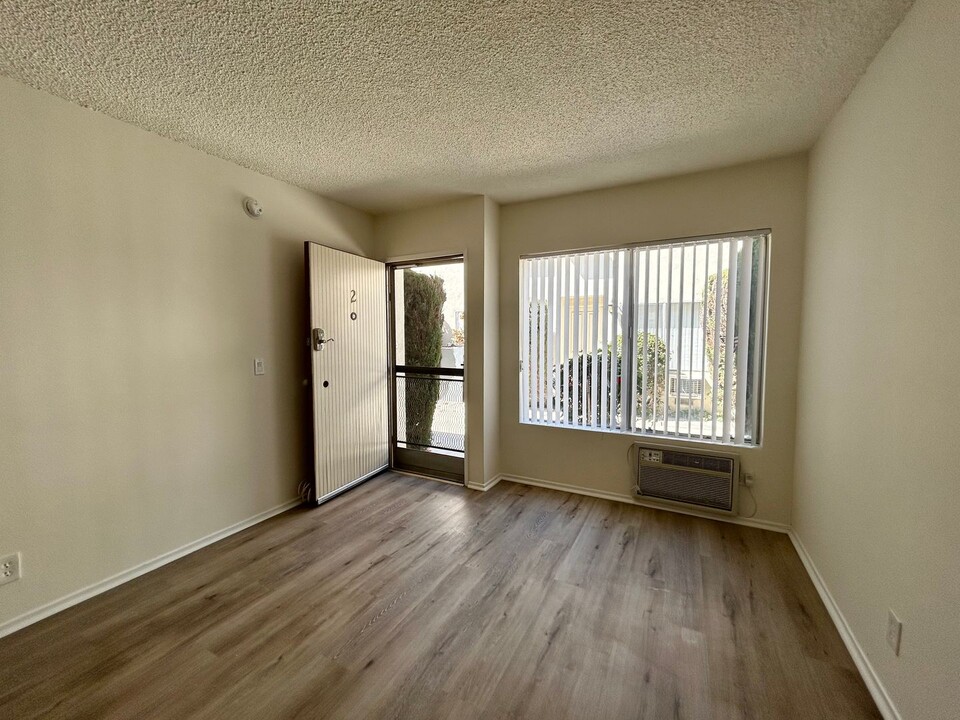 1912-1916 Glendon Ave, Unit 16-2 in Los Angeles, CA - Foto de edificio