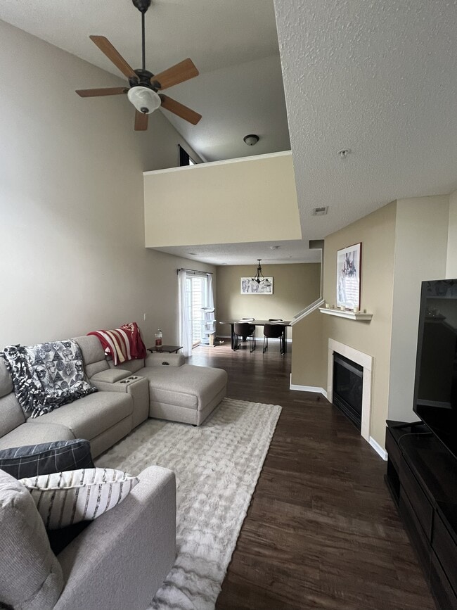 6410 Lakota Trl in Lino Lakes, MN - Foto de edificio - Building Photo