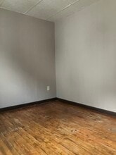 517 11th Ave W, Unit Upstairs in Ashland, WI - Building Photo - Building Photo