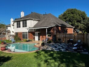 15611 Brookwood Lake Pl in Sugar Land, TX - Building Photo - Building Photo