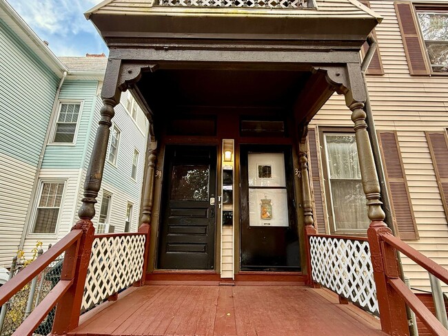 37 Hotchkiss St in New Haven, CT - Building Photo - Building Photo