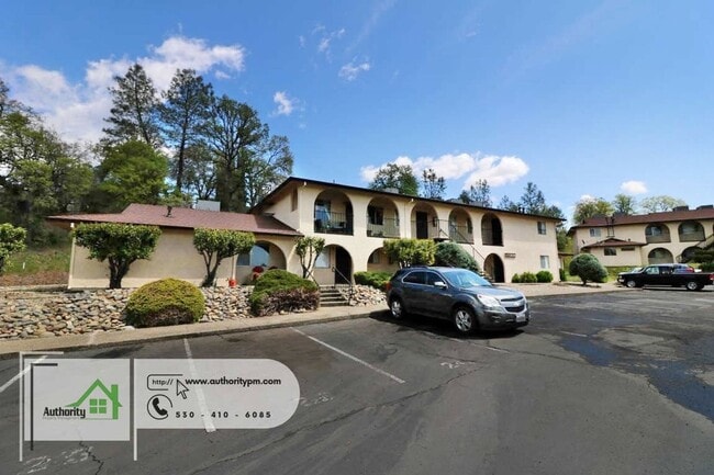 300 Boulder Creek Dr, Redding, CA 96003 in Redding, CA - Foto de edificio - Interior Photo