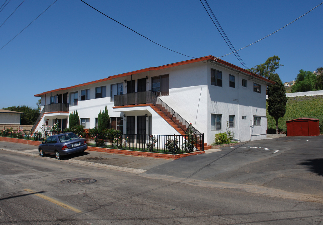 7500 North Ave in Lemon Grove, CA - Foto de edificio