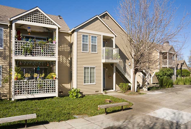 Edgewater Place Apartments in Larkspur, CA - Foto de edificio - Building Photo