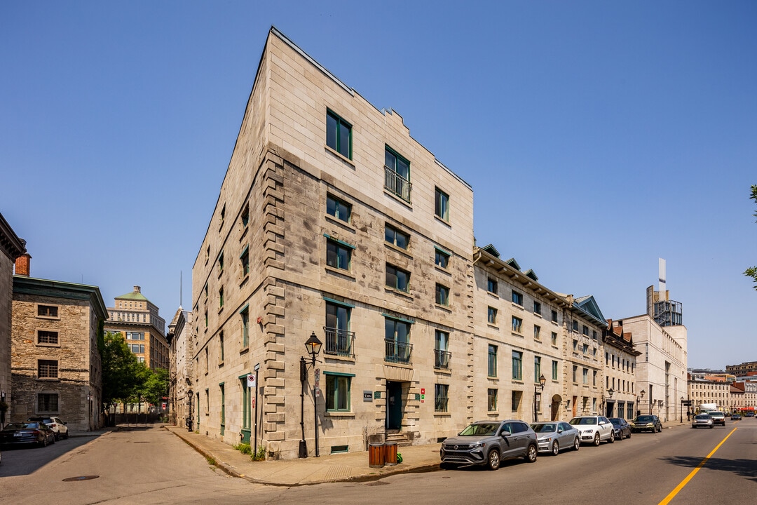 217-221 De La Commune Rue O in Montréal, QC - Building Photo