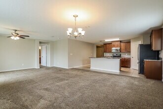 3251 Canyon Falls Dr in Green Cove Springs, FL - Foto de edificio - Building Photo