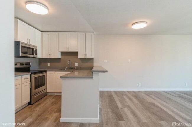 646 Corbett Ave, Unit 305 in San Francisco, CA - Foto de edificio - Building Photo