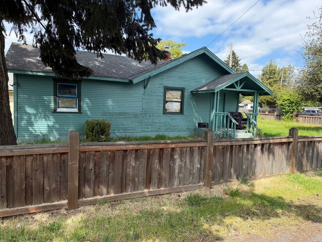 property at 15 Kourt Dr