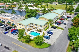 Cypress Cove Apartments in Pompano Beach, FL - Foto de edificio - Building Photo