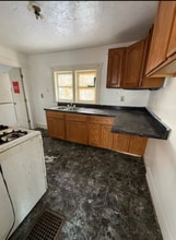 928 W Waggoner St in Decatur, IL - Building Photo - Building Photo