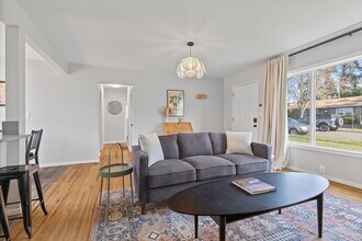 4775 SW Beech Dr in Beaverton, OR - Foto de edificio - Building Photo