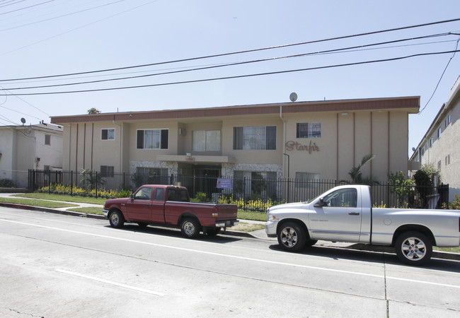 Starfire Apartments in Valley Village, CA - Building Photo - Building Photo