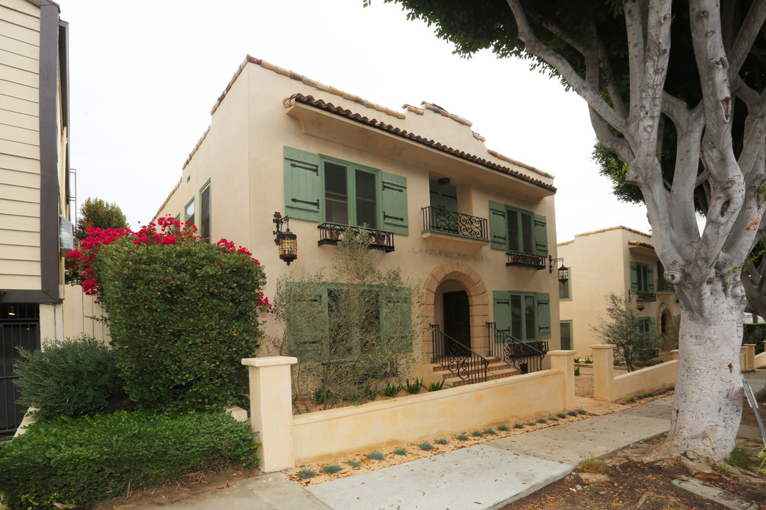 Maison de Provence in West Hollywood, CA - Foto de edificio