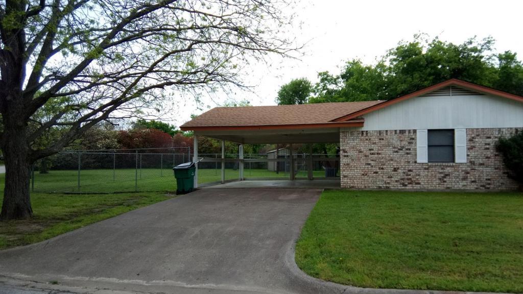 320 Jean Dr in Springtown, TX - Building Photo