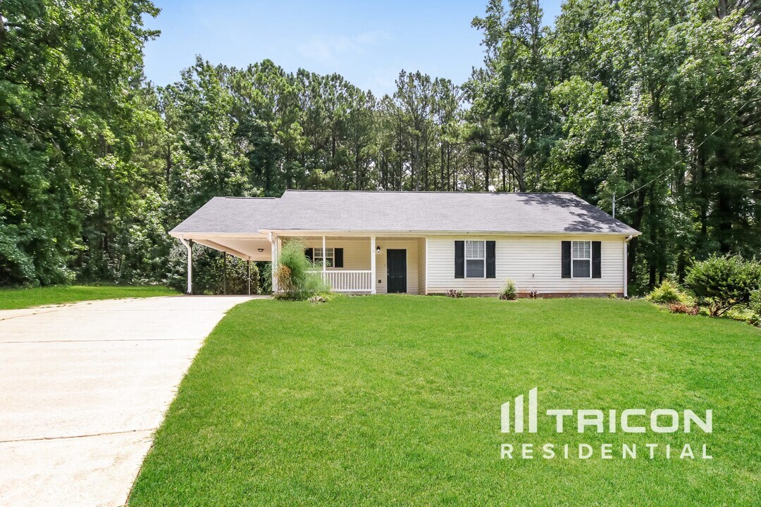 130 Cross Creek Dr in Covington, GA - Foto de edificio