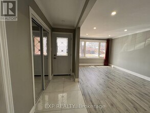 64 Gainsborough Rd in Hamilton, ON - Building Photo - Building Photo