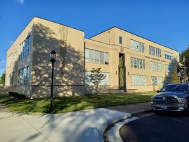 200 Claremont Ave in Hampton, VA - Building Photo