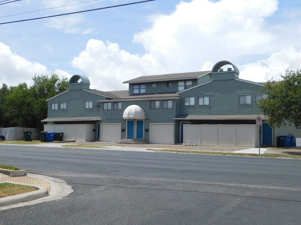 2725 Santa Fe St in Corpus Christi, TX - Building Photo