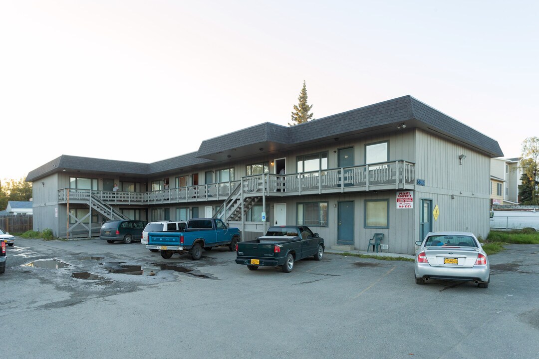 5308 Arctic Blvd in Anchorage, AK - Foto de edificio