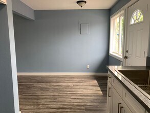 5825-5825 SE 88th Ave in Portland, OR - Foto de edificio - Building Photo