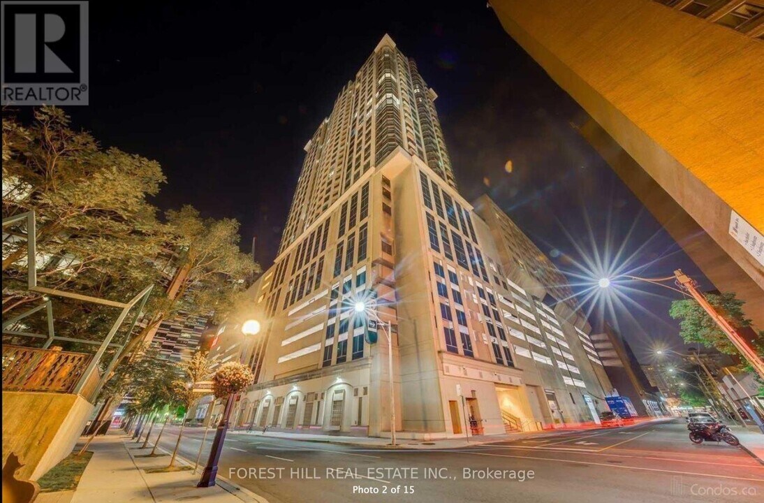 8-2208 Park Rd in Toronto, ON - Building Photo