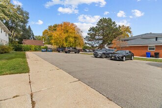 915 W Whittier Dr, Unit SI ID1296520P in Appleton, WI - Foto de edificio - Building Photo