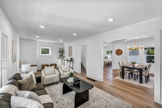 2128 Hampstead Rd in Cleveland Heights, OH - Building Photo - Building Photo