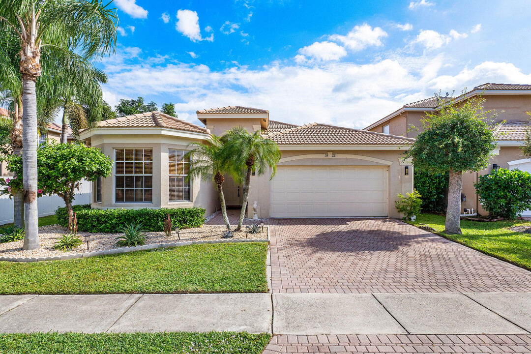 5522 Mainship Dr in Greenacres, FL - Building Photo