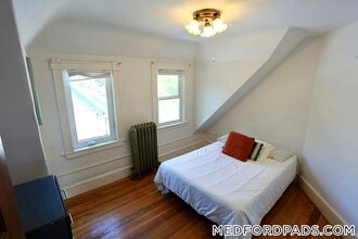 124 Forest St in Medford, MA - Foto de edificio - Building Photo