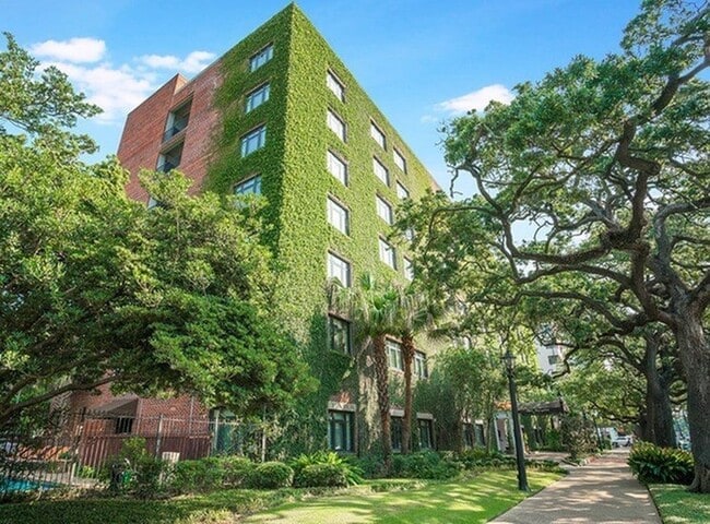 The Georgian in New Orleans, LA - Building Photo - Building Photo