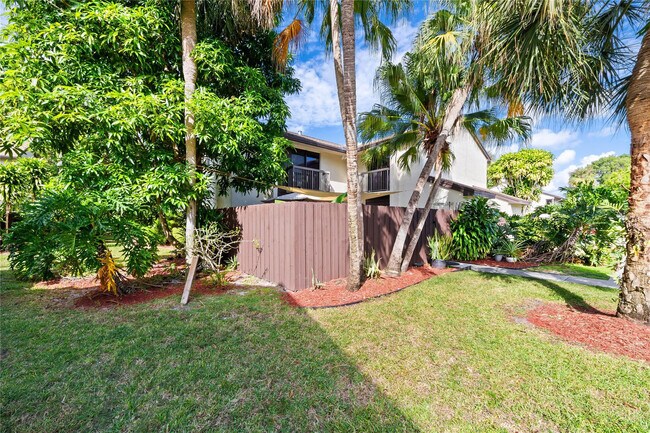 3387 Cocoplum Cir in Coconut Creek, FL - Building Photo - Building Photo