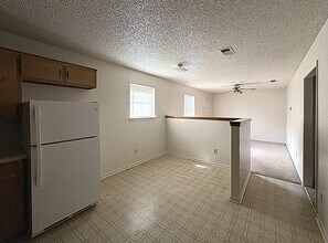 205 W Washington Ave, Unit B in Copperas Cove, TX - Foto de edificio - Building Photo