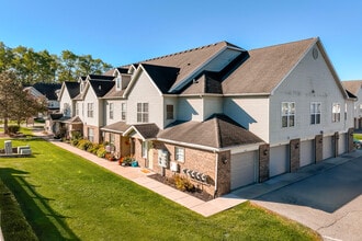 Mallard Pond Apartments & Condos in Howell, MI - Building Photo - Building Photo