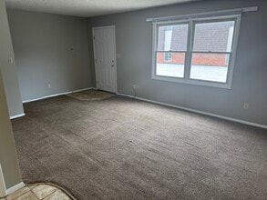 105 E Locust St, Unit 2 in Normal, IL - Building Photo - Building Photo