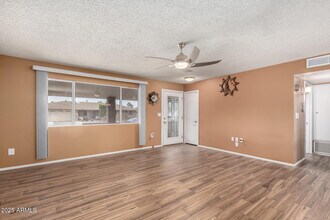 9430 W Arrowhead Dr in Sun City, AZ - Building Photo - Building Photo