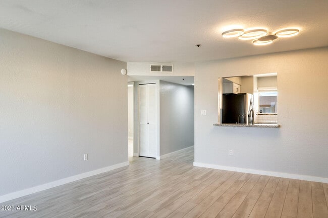7494 E Earll Dr in Scottsdale, AZ - Foto de edificio - Building Photo