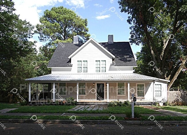 property at 3305 Bradley St SW