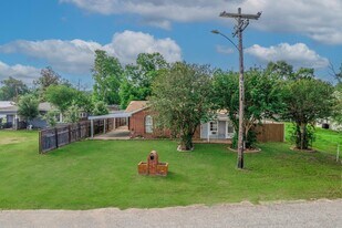 810 Roosevelt St in Sealy, TX - Building Photo
