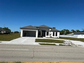 1026 Chiquita Blvd N in Cape Coral, FL - Building Photo