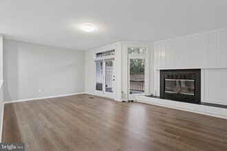 4043 Lake Glen Rd in Fairfax, VA - Building Photo - Building Photo