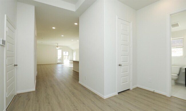 427 Fields Forest Ln in Dayton, TX - Building Photo - Building Photo