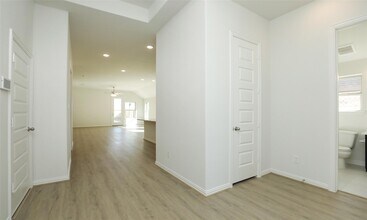 427 Fields Forest Ln in Dayton, TX - Building Photo - Building Photo