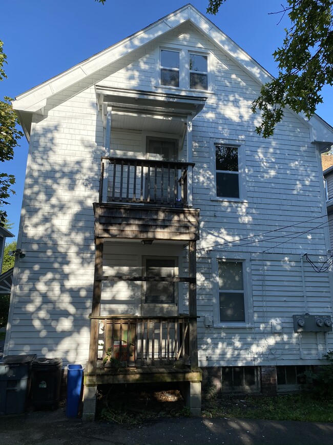 2185 Edgewood Rd, Unit 3 in Cleveland Heights, OH - Building Photo - Building Photo